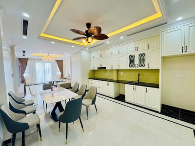 Bán gấp trong 15 ngày 76,5m2 nhà 8 tầng thang máy mặt ngõ 68/79 Nguyễn Văn Linh. Đường 3 ô tô tránh 12