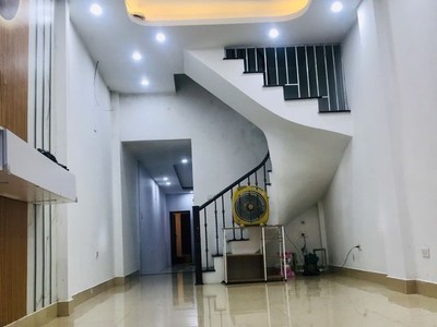 Bán nhà Trương Định 42m2x 5 tầng- Ngõ VIP, Thông, An ninh gần Ô tô Giá 8 tỷ 2