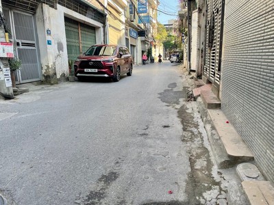 Siêu hiếm bán đất phố trạm 66M ô tô tránh vào đất long biên 0