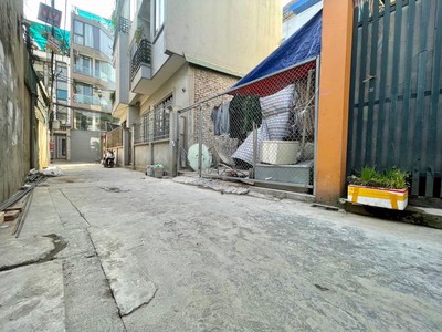 Siêu hiếm bán đất phố trạm 66M ô tô tránh vào đất long biên 3