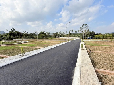 Đất Lạc Thủy 3xx tr Sát KCN 300ha cận cáp treo Chùa Tiên Sổ hồng sẵn 1