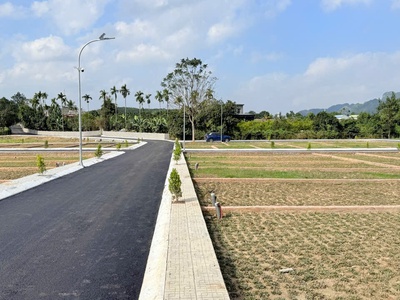 Đất Lạc Thủy 3xx tr Sát KCN 300ha cận cáp treo Chùa Tiên Sổ hồng sẵn 0