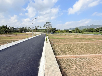 Đất Lạc Thủy 3xx tr Sát KCN 300ha cận cáp treo Chùa Tiên Sổ hồng sẵn 2