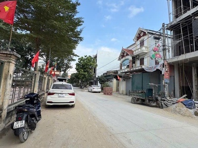 Đất hiếm - tầm tiền - vỉa hè - kinh doanh - ô tô tránh - đón sóng cầu tứ liên - gần vin 0