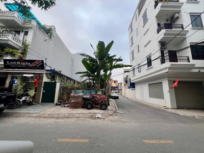 Bán đất mặt đường hoàng ngọc phách - 127m- mặt tiền 5m - lô góc, giá 70 tr/m 0