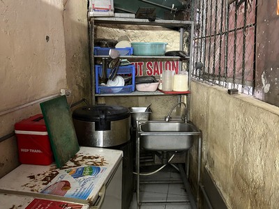 Vì lý do nhân sự, quán ko có ng làm lên em sang nhượng cửa hàng gà rán 3