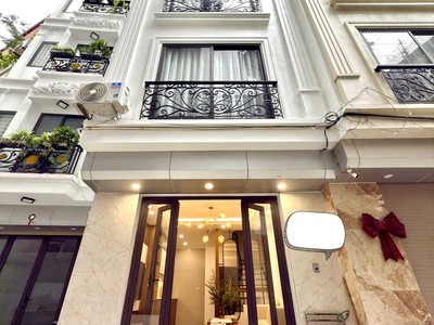 Bán nhà mới- đẹp full nội thất - ô tô đỗ cửa ngọc thụy 32m2 x 5 tầng 9.5 tỷ long biên hà nội. 0