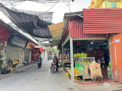 Đất trục chính thôn gia thượng - tổ 4, quang minh. tặng nhà cấp 4, mt kinh doanh đẹp 0