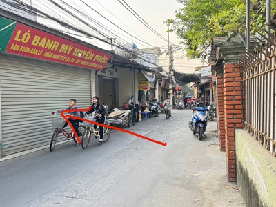 Đất trục chính thôn gia thượng - tổ 4, quang minh. tặng nhà cấp 4, mt kinh doanh đẹp 2
