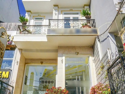 Cho thuê khách sạn 10 phòng có thang máy mặt tiền nguyễn trãi p9 đà lạt giá 32 triệu 0