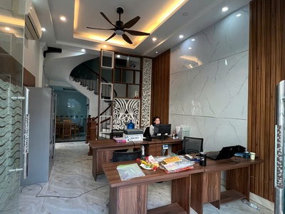 Cho thuê nguyên căn lô góc Văn Cao, 4 p.ngủ  55m2 . 0