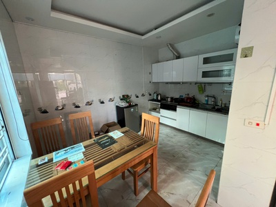 Cho thuê nguyên căn lô góc Văn Cao, 4 p.ngủ  55m2 . 1