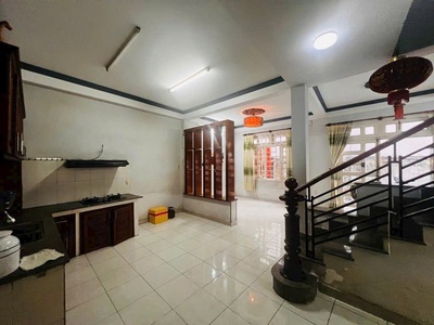 Chính chú nhà 3 lầu - ô tô đõ cửa - ngay kha vạn cân - f liinh trung 3