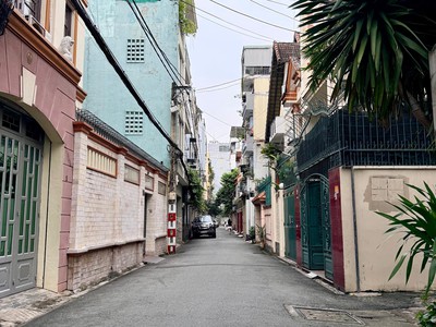 NHÀ HẺM XE HƠI 6M PHÚ NHUẬN - Rộng, Đẹp, cứng cáp, vài bước ra mặt tiền trục xuyên tâm - 8. tỷ. 0