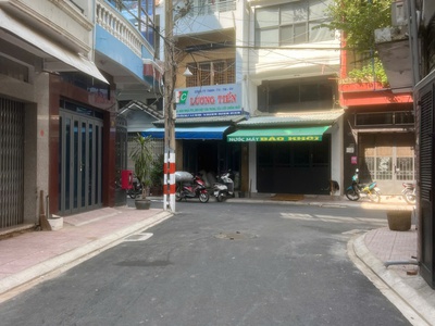 Bán Khách Sạn Đang Hoạt Động Ổn Định Thu Nhập 200tr/thang HXH Nguyễn Hồng Đào 1