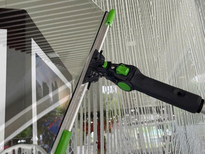 Gạt kính Unger 35 cm USA 4