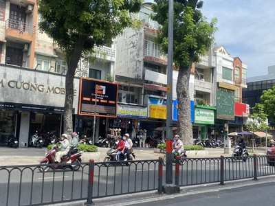 Chỉ 39.5tỷ còn tl tốt mặt tiền trần hưng đạo p2 quận 5 4.1x25 2