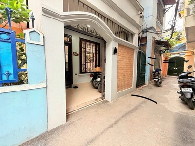 Nhà dân xây chắc chắn nở hậu -gần hồ tây thơ mộng-20m ra ô tô tránh  dễ chốt   39,5m 0