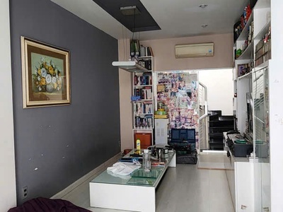 Nhà phố khu trung tâm q10. 2 mặt hẻm thông thoáng. đầy đủ nội thất. khu an ninh, văn minh, yên 1