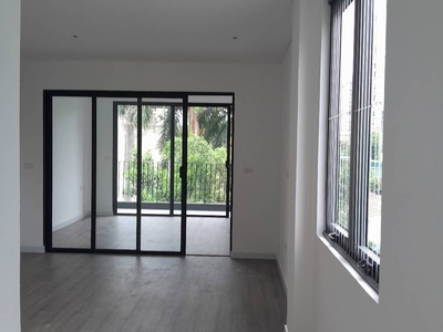 Nhà mới - thang máy xịn - gần phố - đi bộ ra hồ tây - ở và cho thuê dòng tiền tốt 62,7m2 2