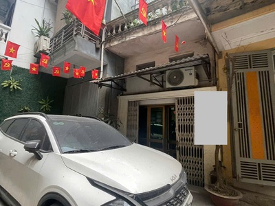 Cho thuê nhà ngõ ô tô bùi xương trạch, 50m2 x 2,5 tầng, 2 pn, 9 triệu 0