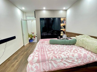 Bán gấp nhà đẹp phố khương hạ- 38m 5 tầng-cạnh hồ điều hoà- ô tô đỗ cách 5m. giá 11 tỷ 2