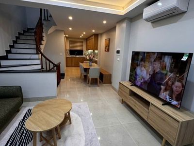 Nhà đẹp 5 tầng dân xây full nội thất ô tô đỗ đỗ cửa phố lệ mật 70m2 x 12.8 tỷ long biên. 0