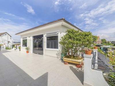 Cho thuê villa sân vườn 4 nhà riêng biệt 7 phòng đường lý nam đế, phường 8, đà lạt giá 40tr 0