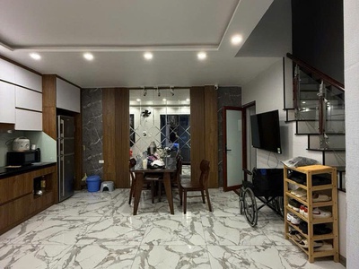 Bán nhà lê văn hưu, 30m2, 6 tầng, mặt tiền 6m, nhỉnh 12 tỷ, mới đẹp, trung tâm 1