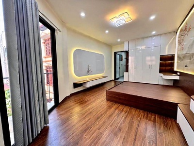 Lạc long quân 40m x5 tầng 9,8 tỷ ô tô tránh 50m,ngõ thông ba gác đua,full nội thất 3