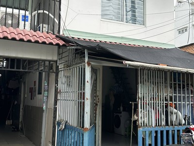 Cho thuê nhà nguyên căn Đường 40, P.Linh Đông   gần chợ Thủ Đức, trệt   lầu, full nội thât,6tr/tháng 0