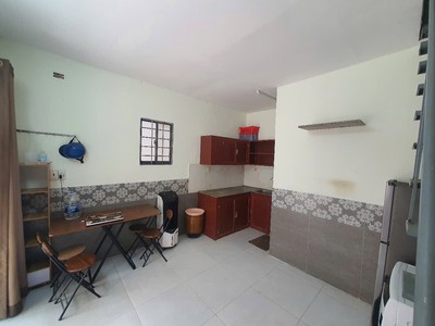 Cho thuê nhà nguyên căn Đường 40, P.Linh Đông   gần chợ Thủ Đức, trệt   lầu, full nội thât,6tr/tháng 1