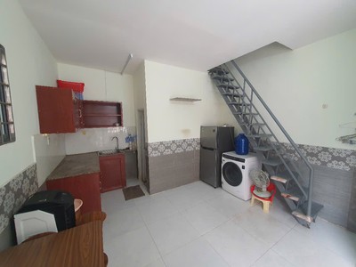 Cho thuê nhà nguyên căn Đường 40, P.Linh Đông   gần chợ Thủ Đức, trệt   lầu, full nội thât,6tr/tháng 2