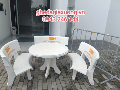 Bộ bàn ghế đá ngoài trời tại TP HCM 1