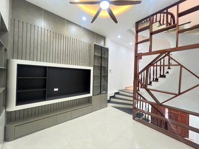 Bán Nhà Kim Đồng - Hoàng Mai,DT 64M2 ,Gia 10.3 Tỷ ,Ngõ nông ,Oto Gần 1