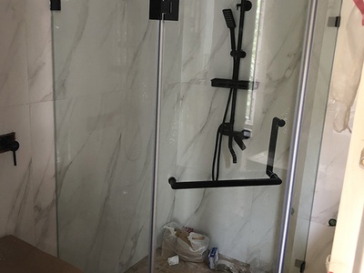 Nhà tắm nhỏ: lắp vách kính có giúp ăn gian diện tích không 0