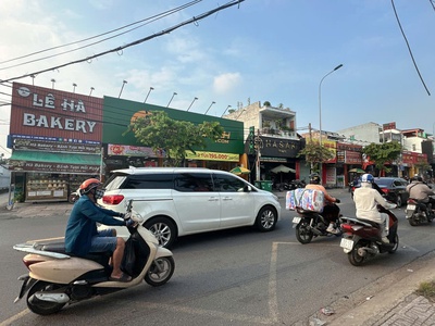 Bán gấp nhà 5 lầu có hầm t.máy ngang 18m 450m2 hẻm 10m kha vạn cân gần chợ thủ đức 35 tỷ. 0