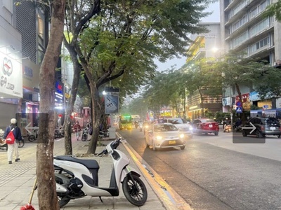 Phố thái hà   nhà lô góc 3 thoáng ôtô    ngõ thông    5 tầng   giá 18.2 tỷ 0