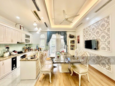 Bán nhà mặt phố thuộc kđt dịch vọng - gần công viên cầu giấy - 190m2 mt 14m - kdvp ở đẳng cấp 2