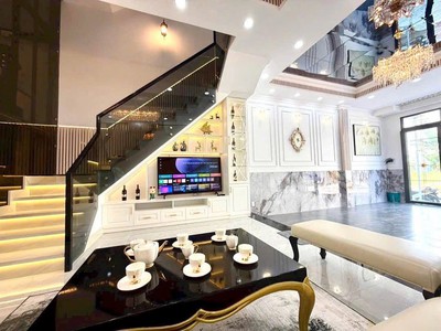 Siêu phẩm nhà đẹp từng centimet - mặt tiền đường 14m quận 7- có thang máy 2