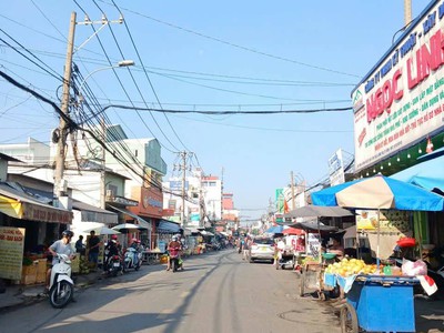 Khu chợ lê đình cẩn   hẻm xe hơi 6m    58m   4x14.5  cấp 4 có lửng, tiện xây mới hoặc cải tạo lại. 4