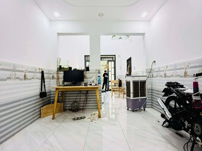 Nhà 2 tầng giá rẻ 48m    hẻm ô tô   sát gò vấp  huỳnh thị hai   tân chánh hiệp, q12 3