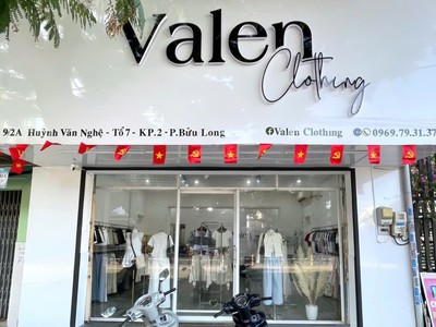 Cần sang lại toàn bộ shop đang kinh doanh có sẵn đồ chỉ việc vào kinh doanh mùa tết. 0