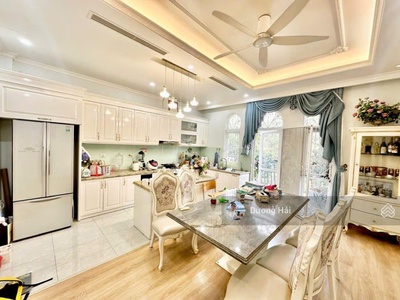 Bán nhà mặt phố thuộc kđt dịch vọng - gần công viên cầu giấy - 190m2 mt 14m - kdvp ở đẳng cấp 1