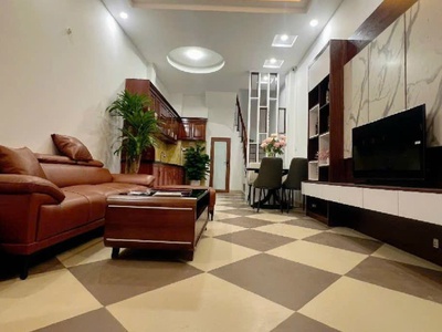 Nhà mới phố văn chương 36m   5 tầng   giá 8.8 tỷ a/c không nghe nhầm đâu 0