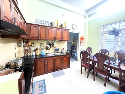 Chỉ 6,9 tỷ sở hữu dt:106m2-nhà 3 tầng-hxh nguyễn văn tăng,q9 2