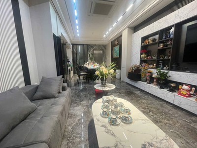 Siêu phẩm của hiếm nguyễn văn cừ  dt 40m - mt 4m xây 7 tầng lầu  giá chẵn 21 tỷ 1