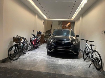 Siêu phẩm của hiếm nguyễn văn cừ  dt 40m - mt 4m xây 7 tầng lầu  giá chẵn 21 tỷ 0