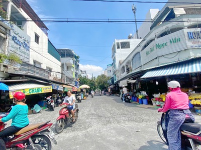 Siêu góc 139m , 3 tầng mặt tiền ngay chợ Tân Quy Q7 giá 46 tỷ 1