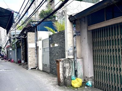 Bán nhà đ.số- cách vài bước chân có xe hơi- hiếm có ngang lớn 4.7m- lưu thông  khánh hội- hoàng 1